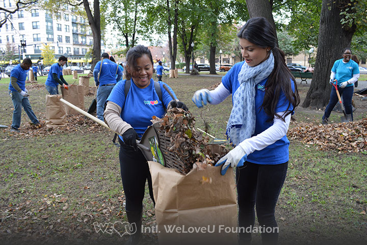 WeLoveU volunteers clean Franklin Square Park