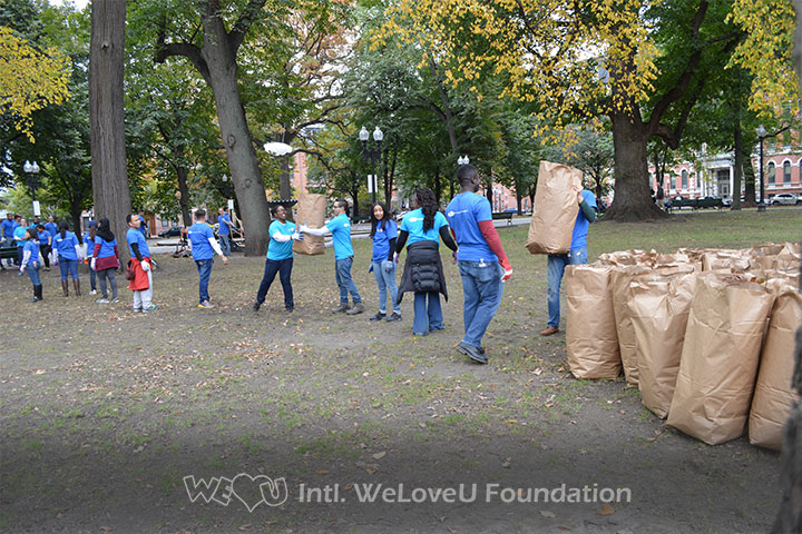 WeLoveU volunteers clean Franklin Square Park