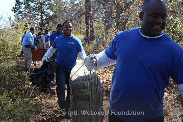 WeLoveU volunteers clean Central Park in Newport News, VA.
