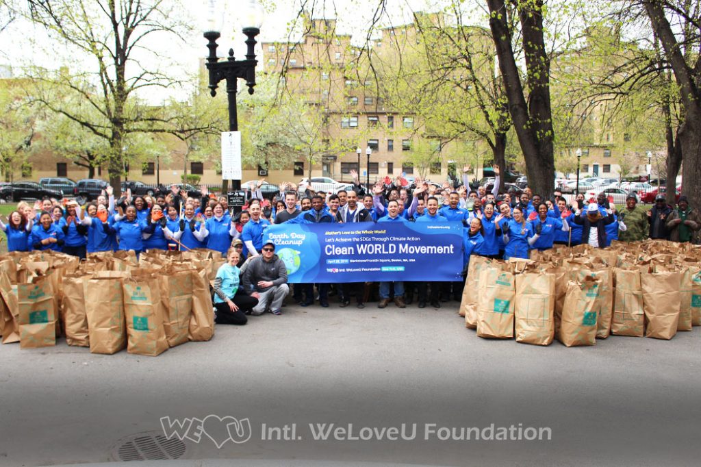 All Earth Day Cleanup participants take a group photo