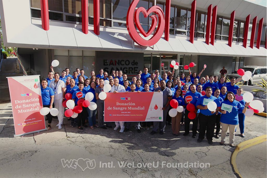 WeLoveU volunteers and blood center staff take a group photo in Puerto Rico