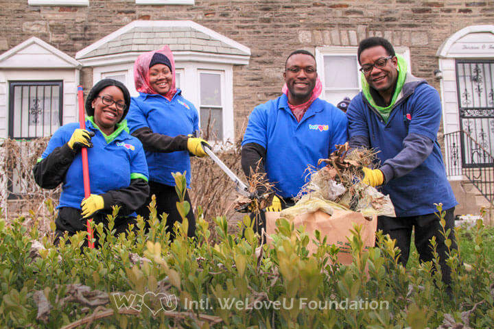 WeLoveU volunteers working as a team to help neighbors in Philadelphia